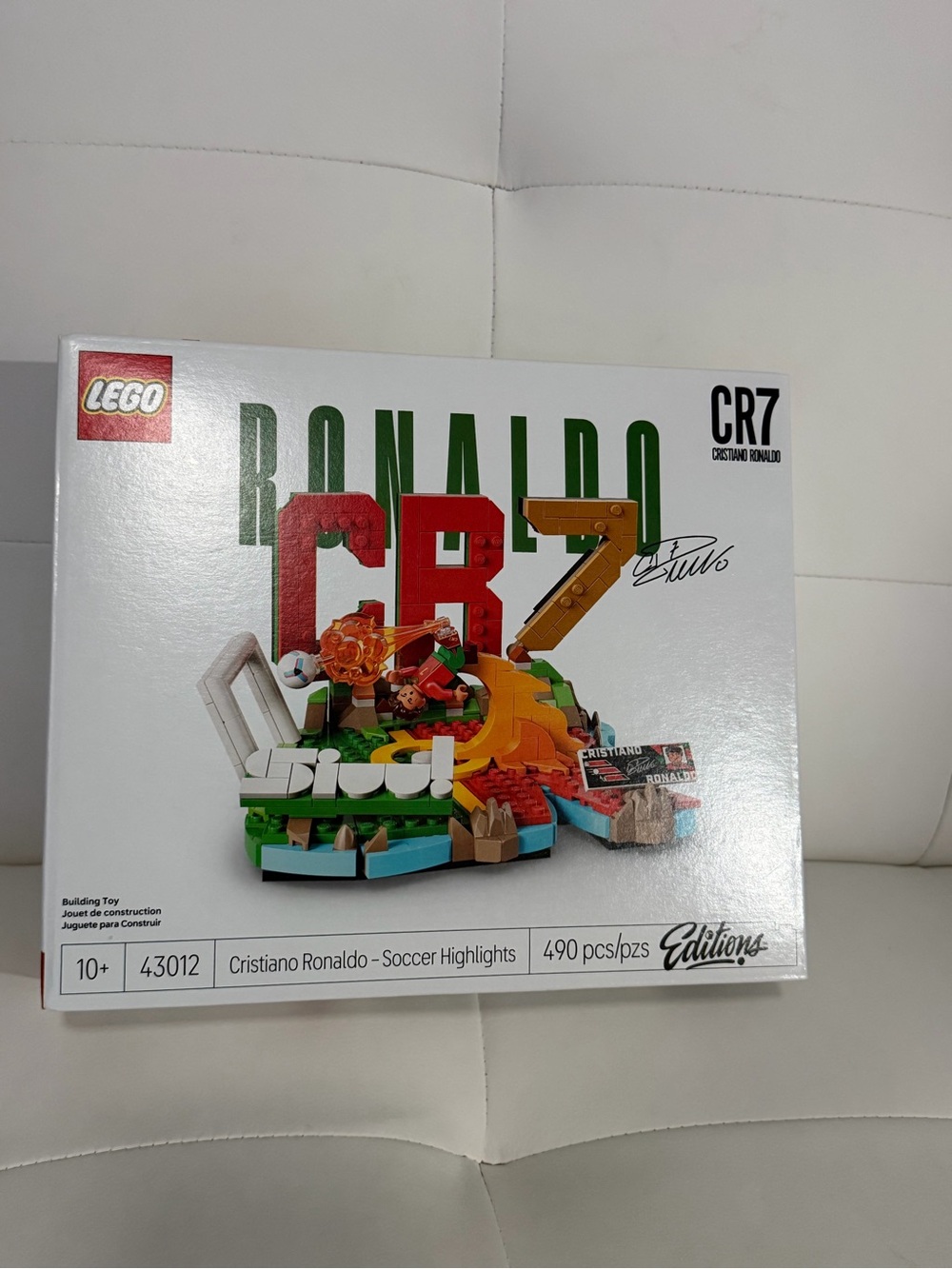 LEGO Cristiano Ronaldo CR7 Display Set - Green Red Orange Blue White Tan